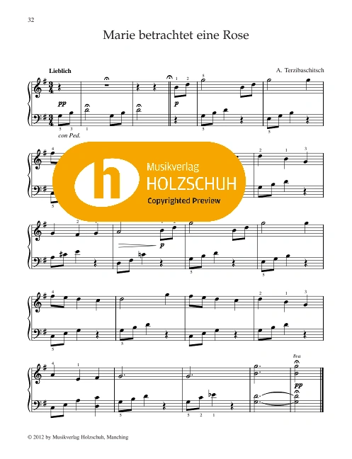 Marie betrachtet eine Rose